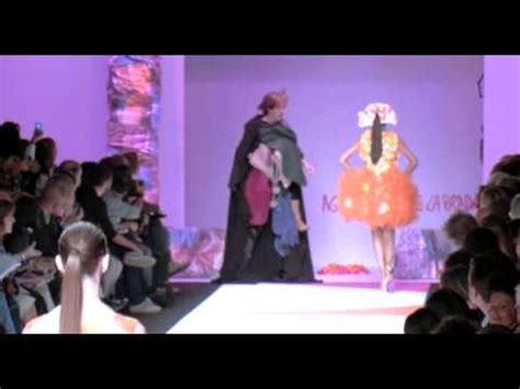 Brüno crashes Agatha Ruiz de la Prada show 